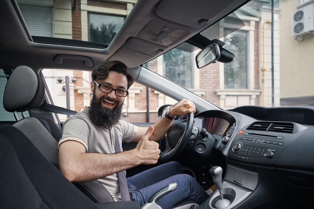 El consejo de la DGT a los conductores que usan gafas o lentillas