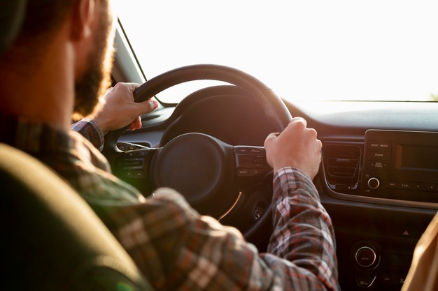 El consejo de la DGT a los conductores que usan gafas o lentillas