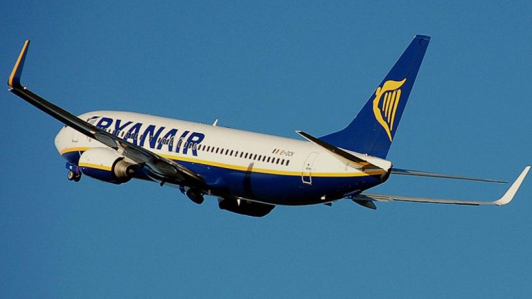 El Govern balear multa con 24.000 euros a Ryanair por el cobro del equipaje de mano