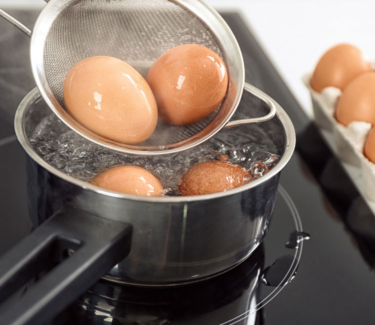 https://www.que.es/wp-content/uploads/2022/01/El-desconocido-uso-del-agua-de-cocer-los-huevos-4.jpg