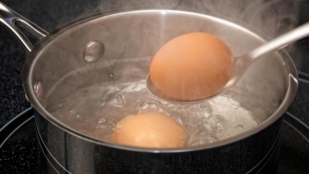 El desconocido uso del agua de cocer los huevos