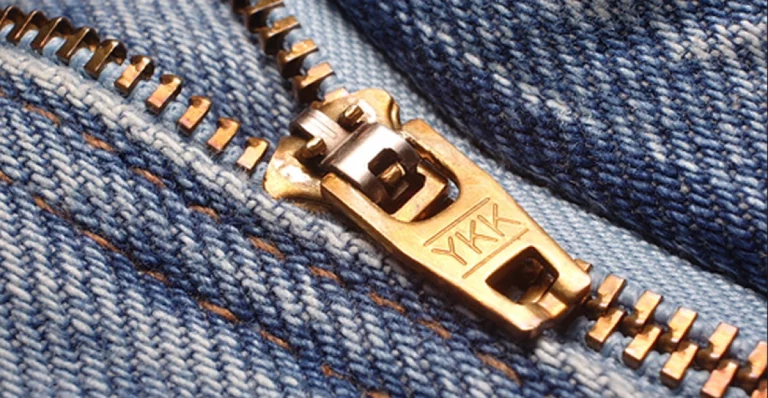 El motivo por el que las cremalleras llevan las siglas YKK