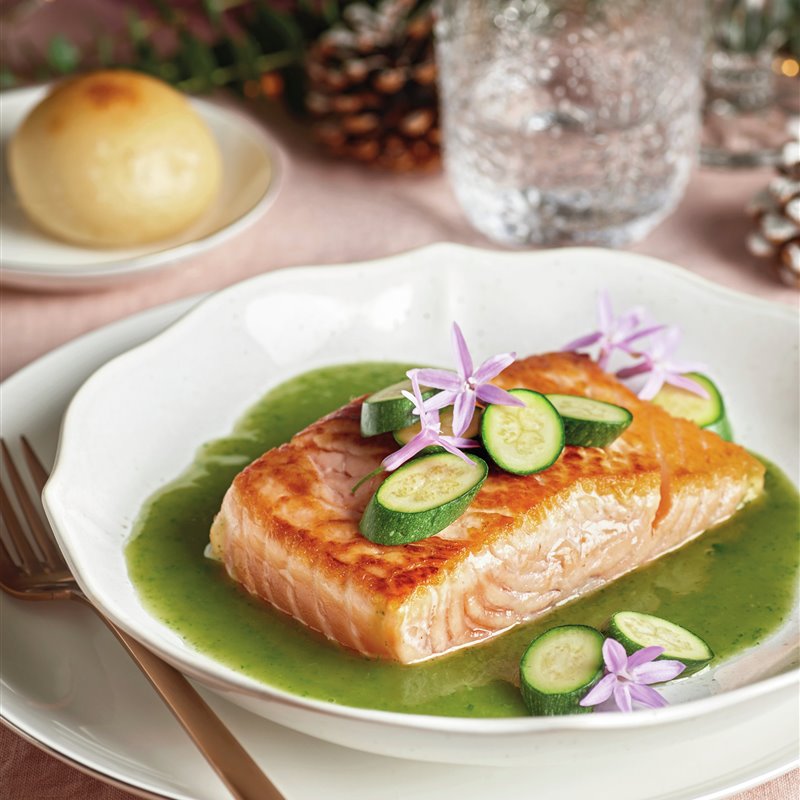 El salmón en salsa verde es un plato muy saludable