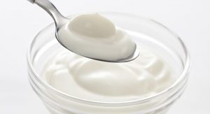 Estas son las diferencias entre un yogur griego y uno natural
