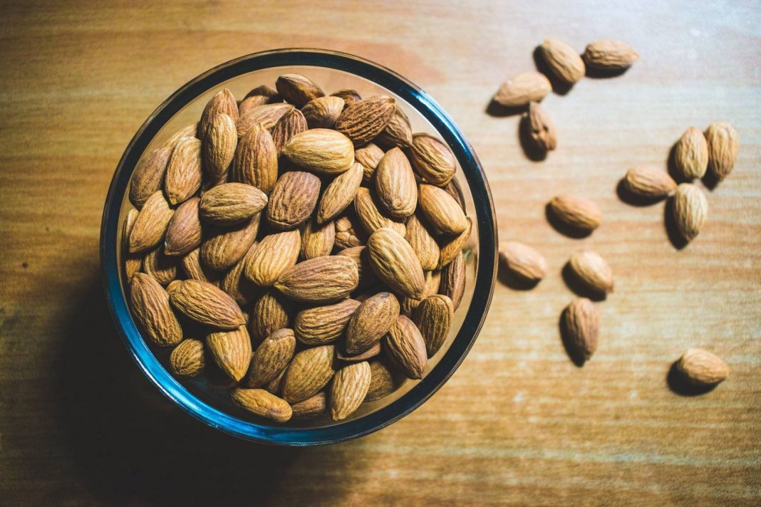 Esto es lo que pasa si tomas dos almendras al día