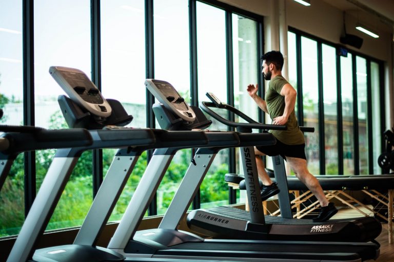 Estos son los cantantes que te harán correr más despacio si estás entrenando