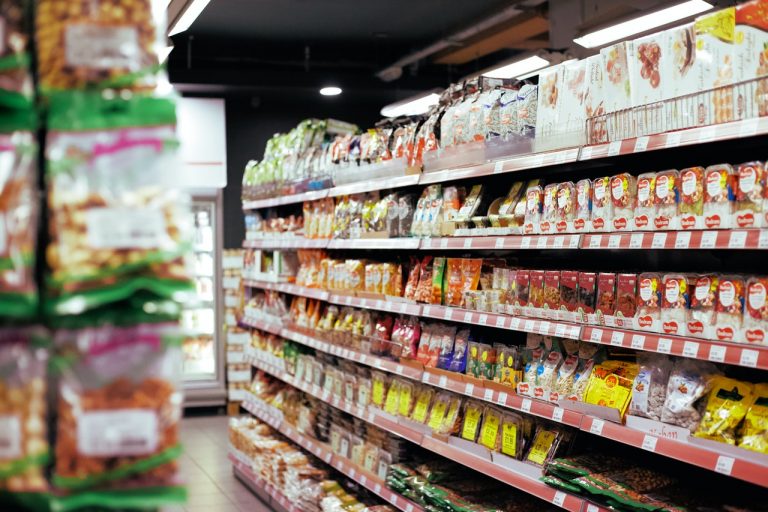 Estos son los supermercados más baratos según la OCU