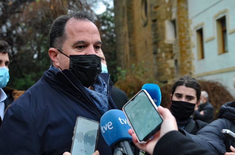 Iturgaiz lamenta que «el hacha y la serpiente» de ETA «mandan hoy en Sortu y Bildu»