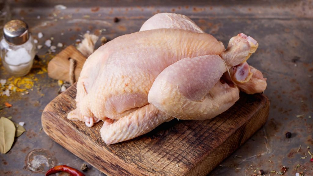 La Forma Express De Descongelar Un Pollo Sin Usar El Microondas