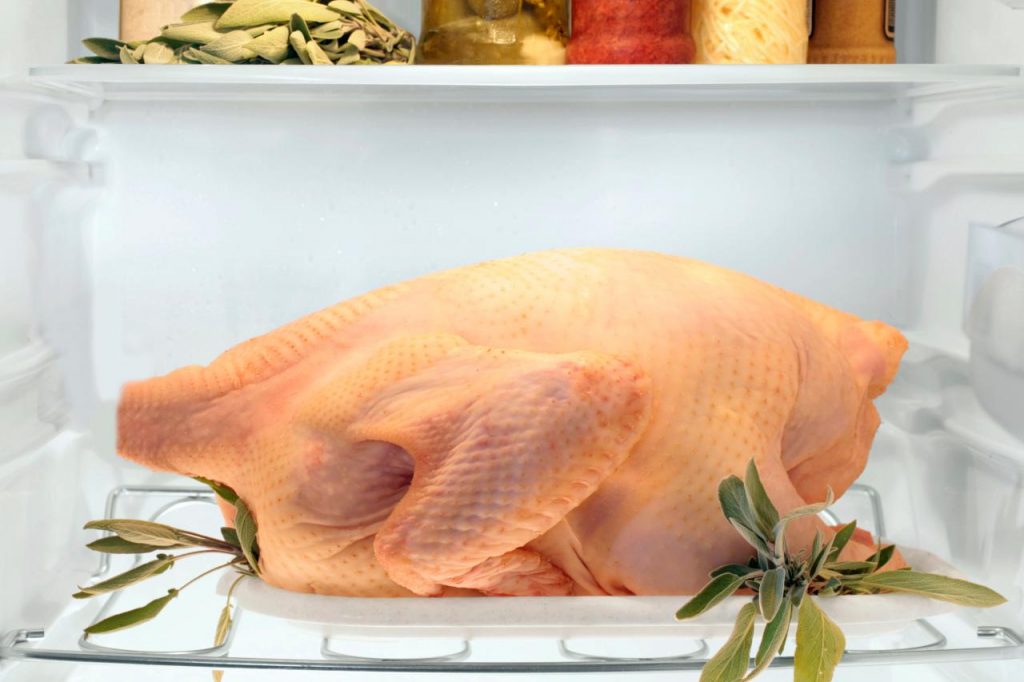 La Forma Express De Descongelar Un Pollo Sin Usar El Microondas