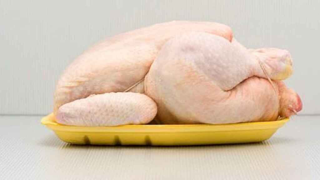 La forma express de descongelar un pollo sin usar el microondas