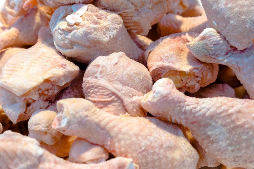 La forma express de descongelar un pollo sin usar el microondas