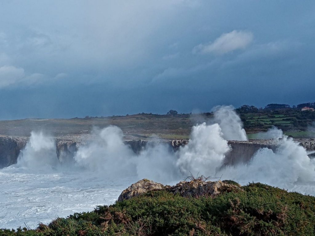 En Asturias Una De Las Maravillas Naturales: Bufones De Pría