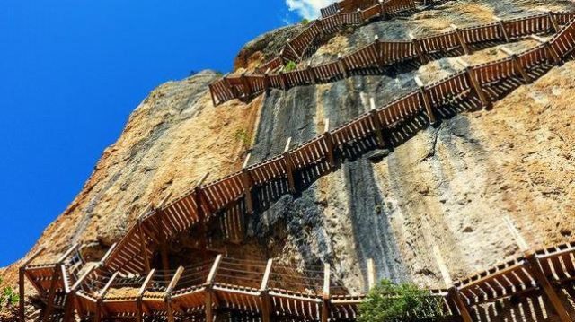 Las 9 rutas por pasarelas más impresionantes de España