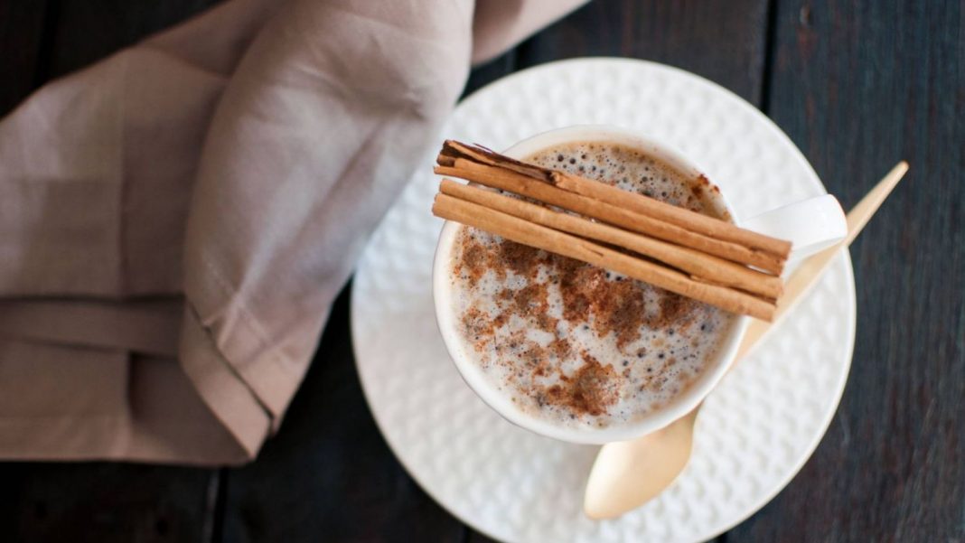 Las razones por las que deberías usar canela en tus platos