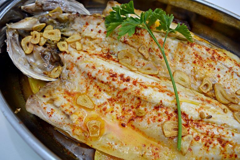 Lubina a la espalda al horno: los trucos para este delicioso plato