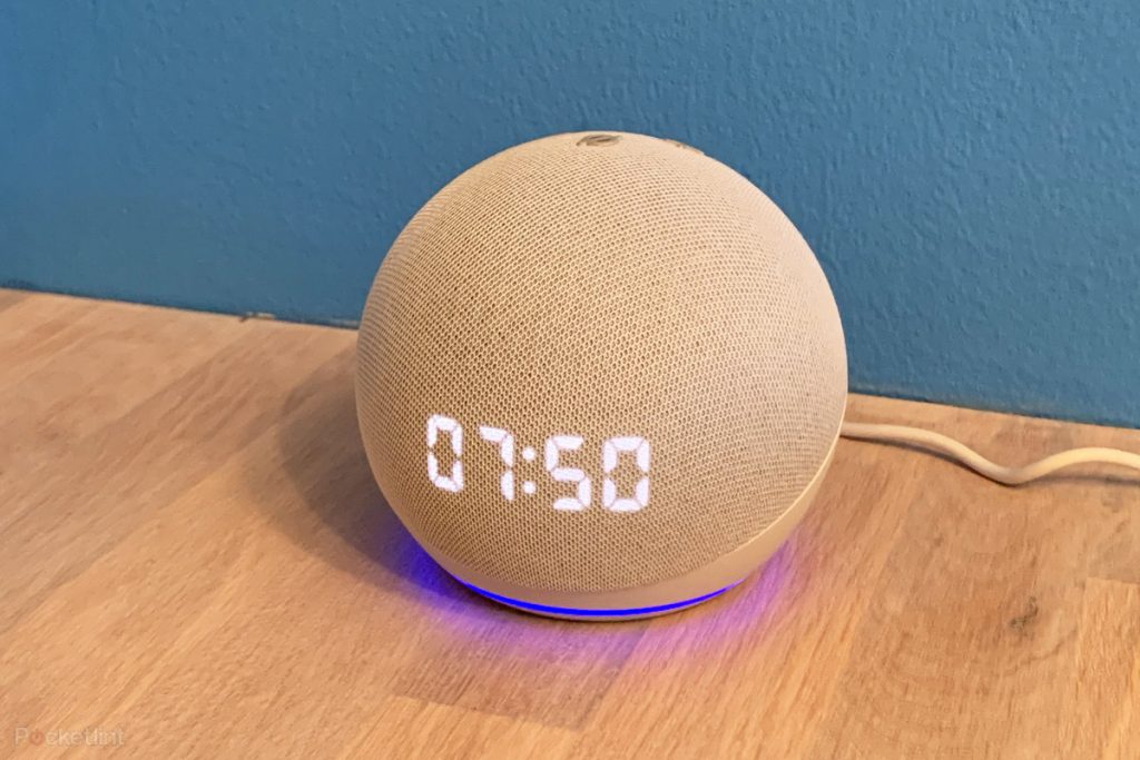   Manejo Y Control Por Voz  En La Red Se Están Sucediendo Continuamente Mensajes En Los Que Se Hace Alusión A Nombres Clave Como Triton, Sardine O Ling, Se Desconoce Las Diferencias Que Existen Entre Ellos, Pero Si Comprobamos Como Fitbit Integró A Alexa En El Último Modelo Versa 2, Puede Ser Más Que Evidente Que Google Assistant Haga Su Aparición.  El Control Y El Manejo Por Voz Con Google Assistant Puede Permitir Una Interacción Mucho Más Inteligente Con El Reloj, De Forma Que Sin Necesidad De Manejar Mucho La Esfera, Podría Ser Posible Conseguir Una Respuesta A Las Interacciones Como Se Hace Con Los Altavoces Del Asistente Personal Conocido Como Alexa. 