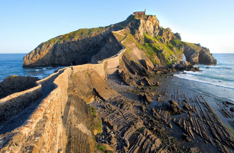 No Muy Lejos Se Encuentra El Islote Vasco De San Juan De Gaztelugatxe