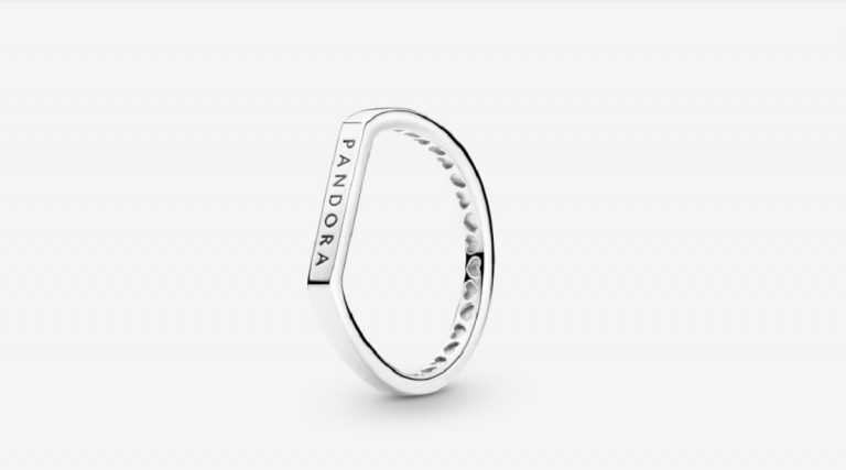 Pandora rebaja hasta los 19 euros este clásico anillo de plata