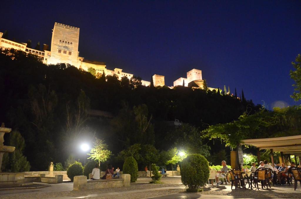 Paseo de los tristes Granada