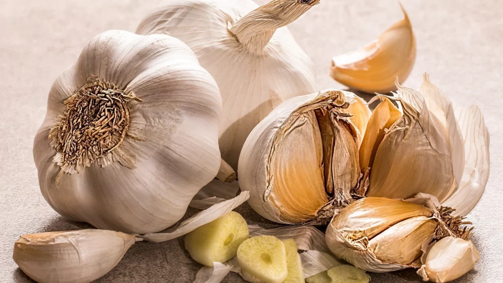 Esto es lo que le pasa a tu cuerpo si comes ajo según la ciencia 