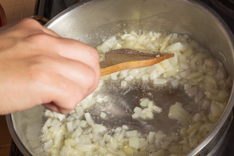 Pon Los Alimentos A Sofreír