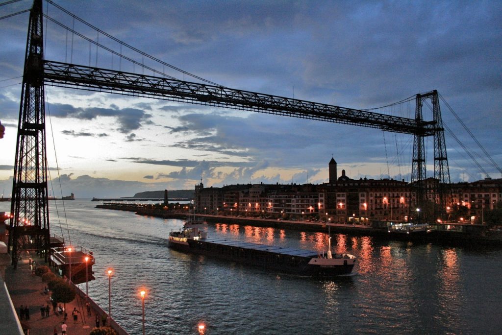 Tienes Que Pasar Por El Puente Vizcaya