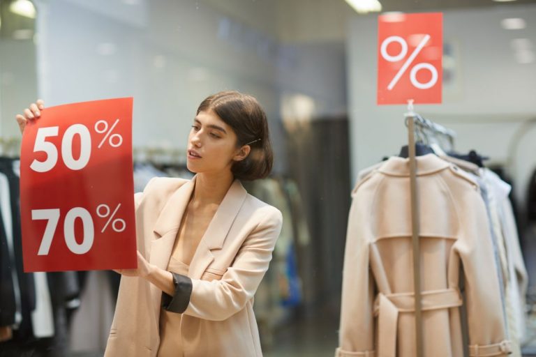 Los españoles gastarán casi un 50% más en estas rebajas de enero: de 230,56 € de media en 2021 a los 339,03€ en 2022