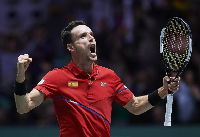 Ramos y Bautista hacen olvidar a Alcaraz y España se impone a Serbia en las Finales de la Davis