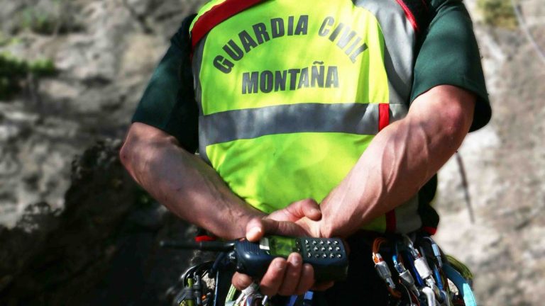 Un helicóptero y drones participan en la búsqueda del joven desaparecido en Paradinas