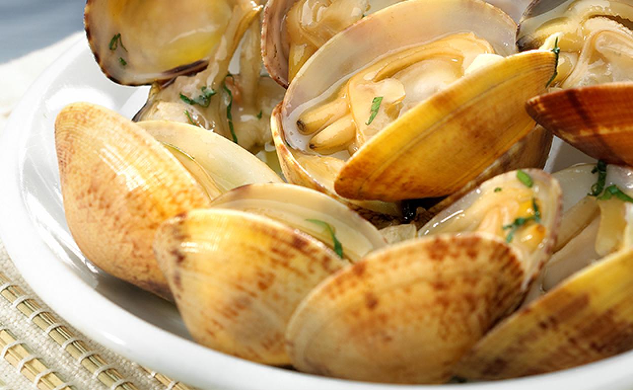 Almejas rellenas el entrante de Berasategui “con mucho sabor a mar”