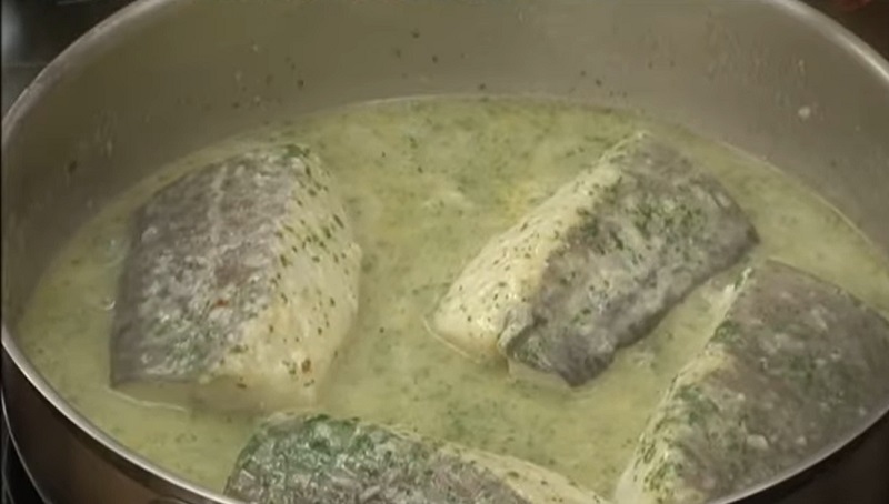 Bacalao En Salsa Verde: El Mejor Pescado Que Puedes Hacer En 30 Minutos