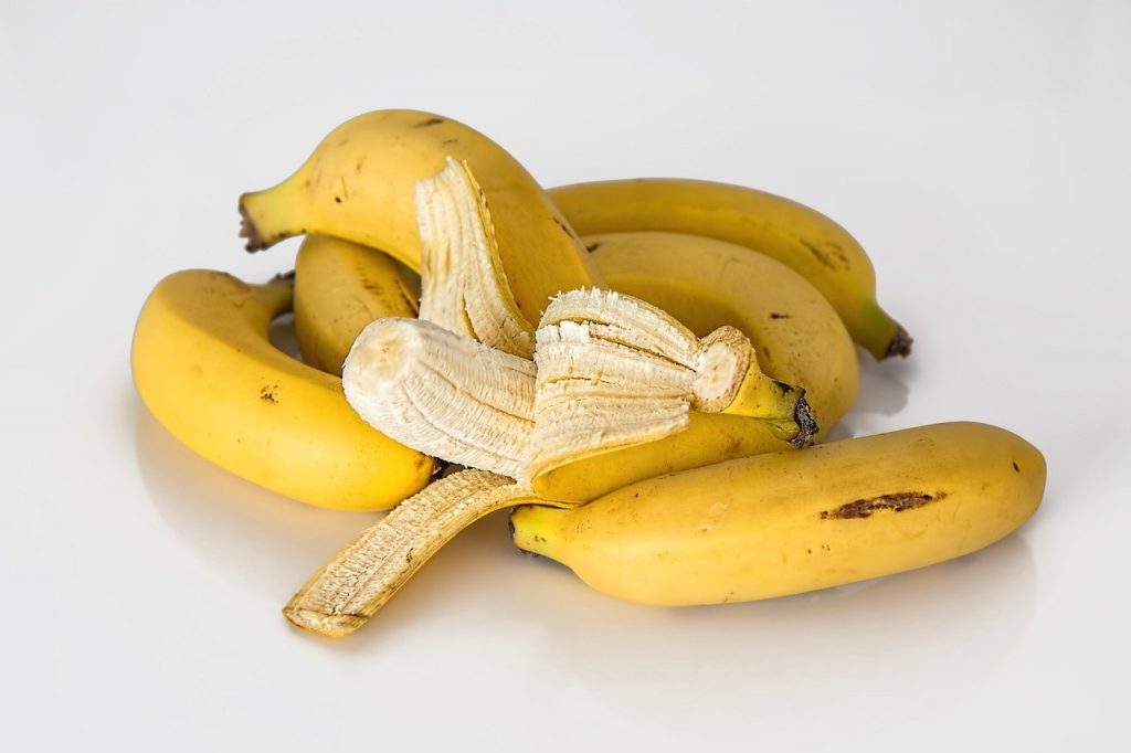 El motivo por el que deberías comerte las hebras del plátano