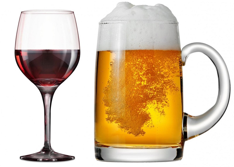 La cerveza o el vino, ¿qué bebida produce más resaca?