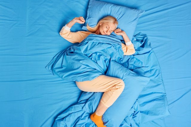 Dormir con o sin calcetines: qué es más saludable