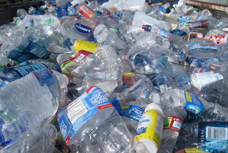 ¿Cómo reciclar envases de plástico según el tipo?