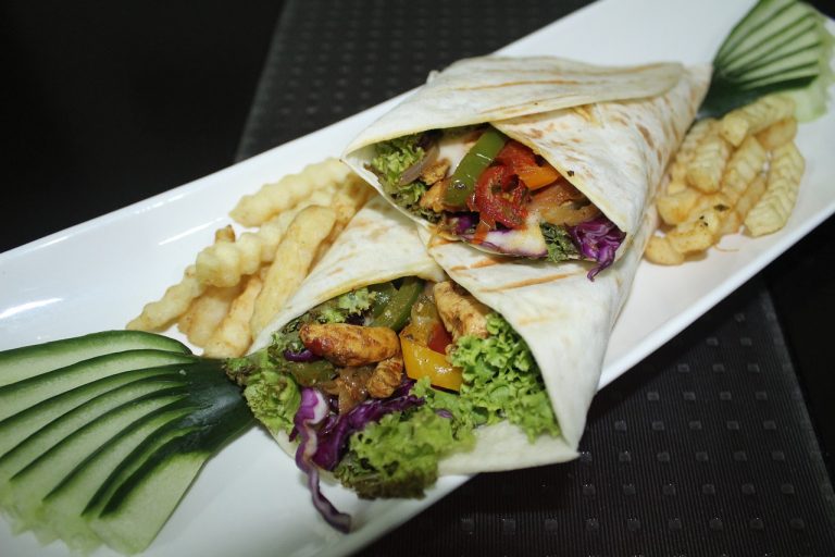 Fajitas de pollo: cómo evitar que se te abran al rellenarlas
