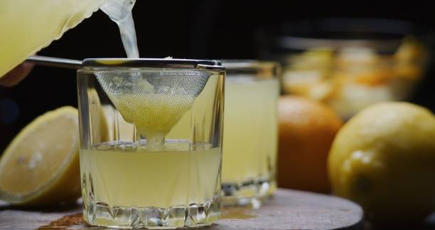 El falso mito del jugo de limón en ayunas: así destroza tu cuerpo