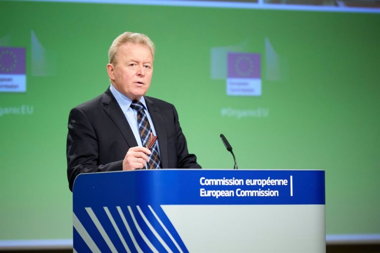 Bruselas desoye a España y evita medidas ante el alza de precios de fertilizantes en la agricultura