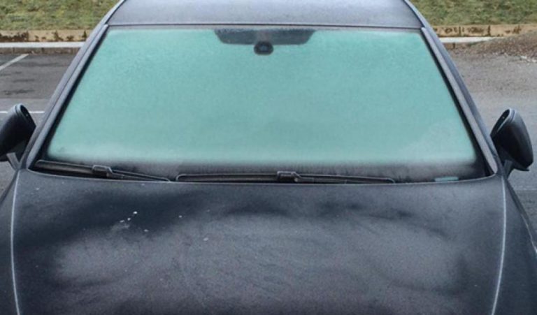 Cómo quitar el hielo de la luna del coche sin romperla