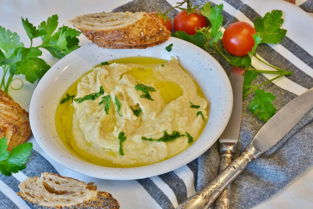 Cómo hacer un hummus de garbanzos barato y fácil