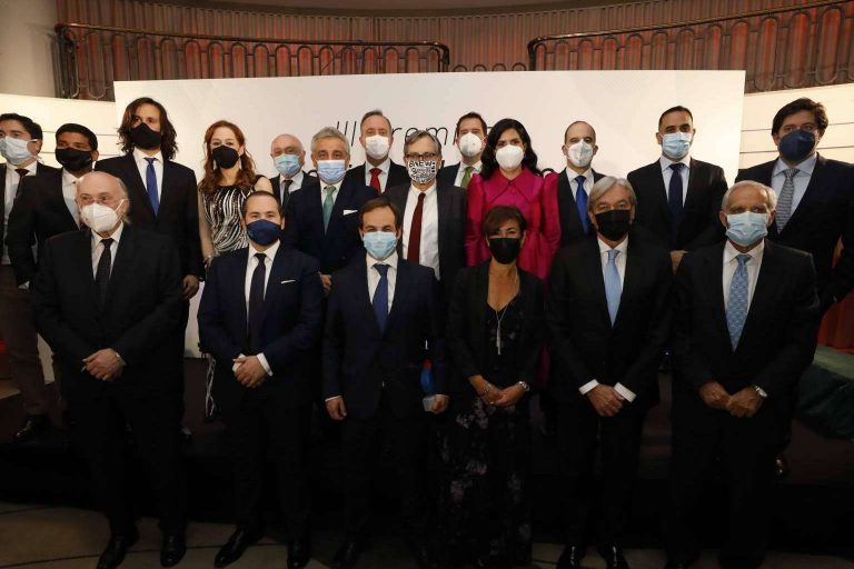 El Doctor Antonio Fernández Brito, galardonado con el Premio Médico del Año 2021 en la categoría de cirugía capilar