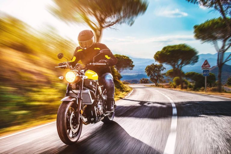 Ropa de moto de la marca REV’IT en la tienda especializada MOTÓNITY