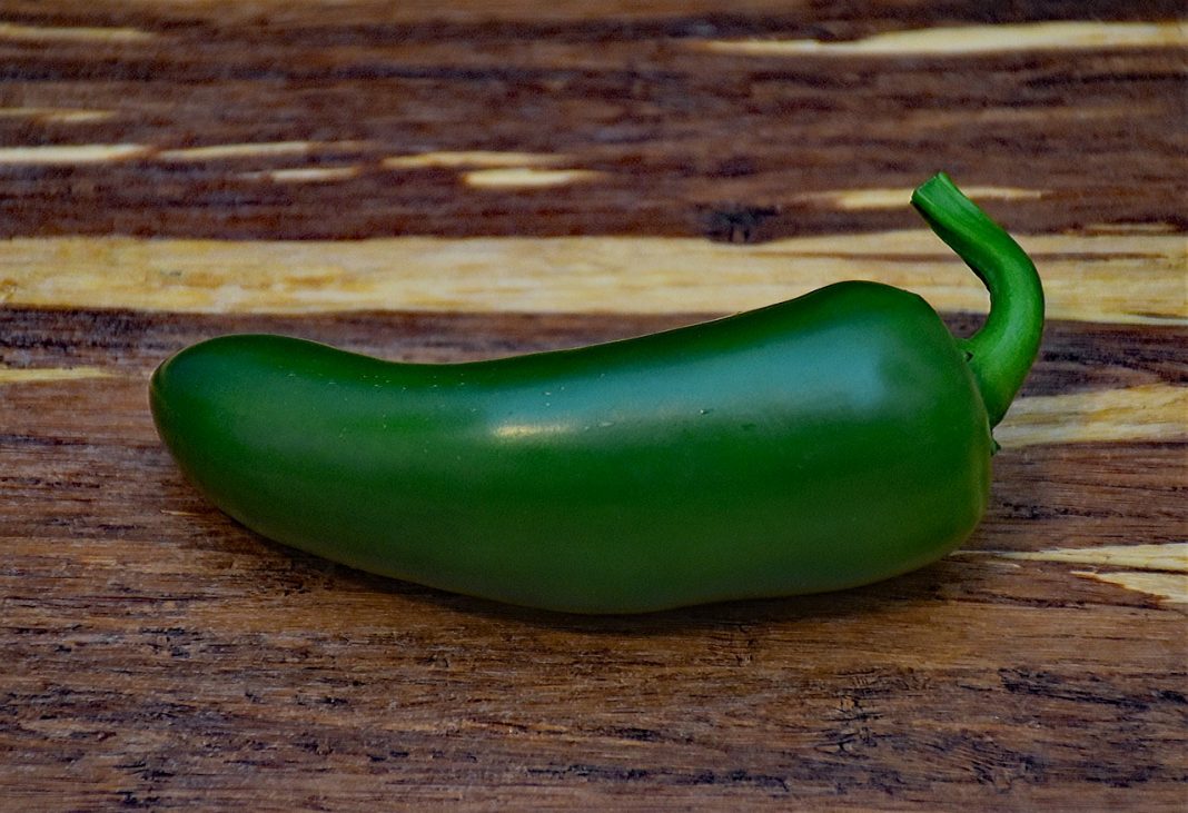 El truco para quitar las semillas del pimiento verde en 5 segundos