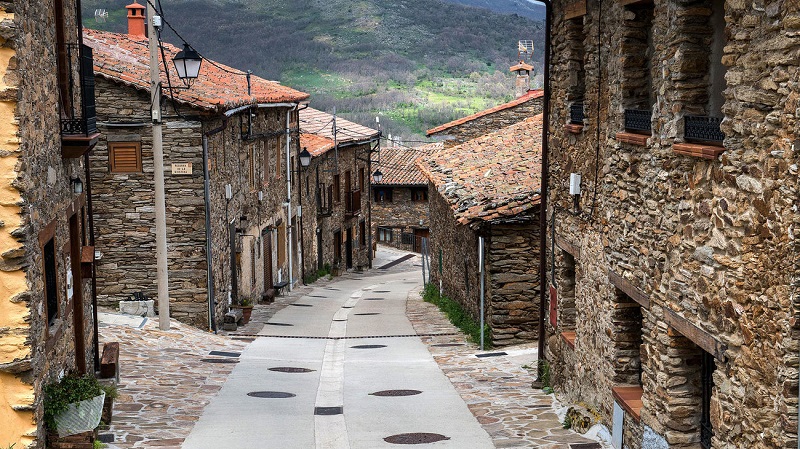 El Pueblo De La Sierra De Madrid Que Tiene Un Paisaje De Película 