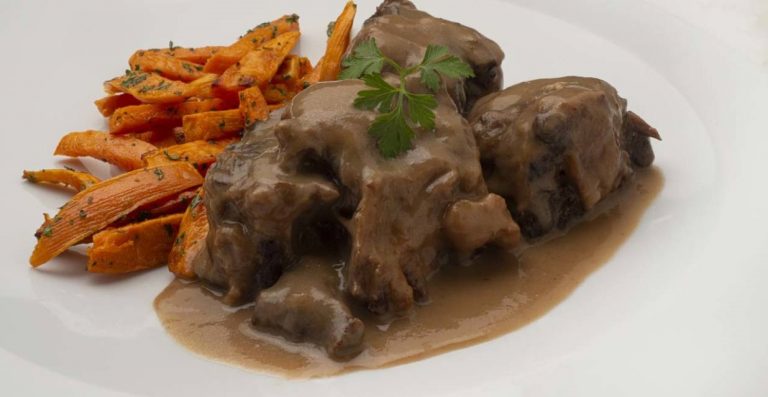 Rabo de toro: los secretos de Arguiñano para el guiso más tradicional