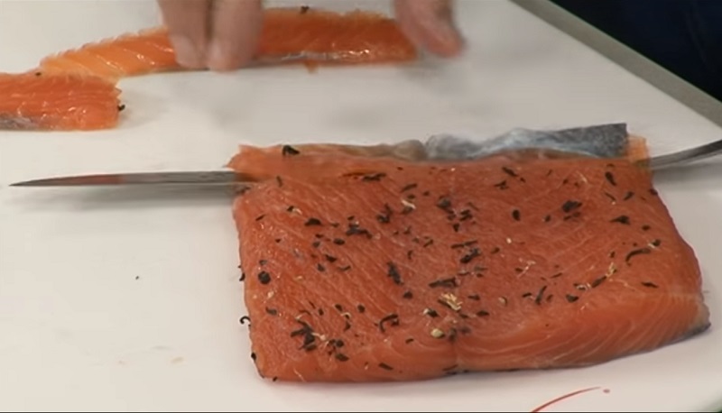 Crudo O A La Plancha: Cómo Hacer Un Salmón Marinado De Escándalo