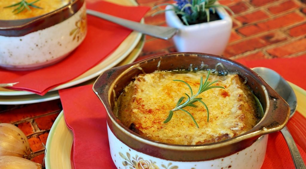 Sopa De Cebolla: Cómo Prepararla En Cuestión De Minutos