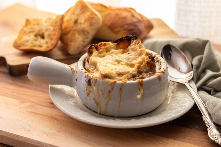 Sopa de cebolla: cómo prepararla en cuestión de minutos