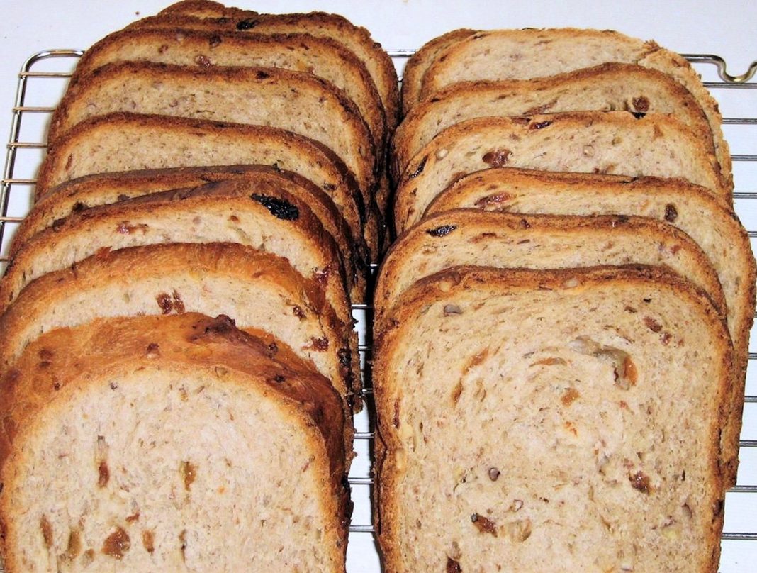 Pan frito con azúcar: el snack que aprovecha el pan duro